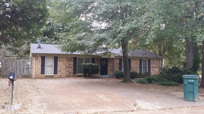 Building Photo - SOUTHAVEN SCHOOLS, 4 BEDROOMS!