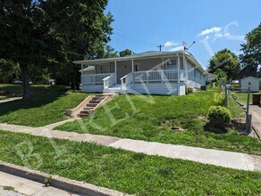 Building Photo - 326 6th St