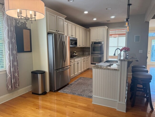 Foto del edificio - Elegant Full-Brick Estate 4 bedroom/2.5 ba...