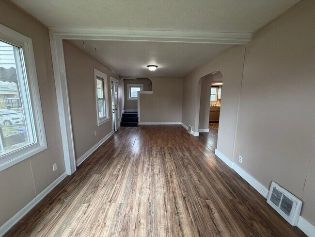 Foto del edificio - Charming 3-Bedroom Home with First-Floor Bedroom & Large Yard - PET FRIENDLY