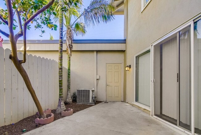 Building Photo - Fairway Villas Apartment Homes