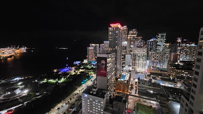 Foto del edificio - 244 Biscayne Blvd