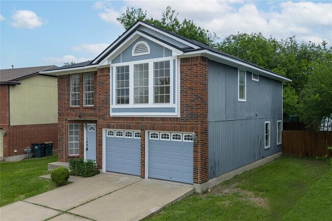 Foto del edificio - 13701 Cambourne Dr