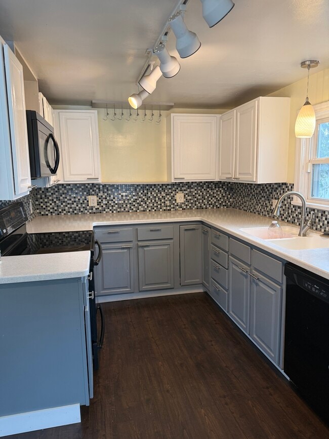 Foto del edificio - 9518 E Broadway Ave