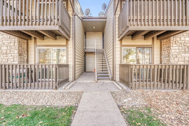 Foto del edificio - $1,195, 1 bed, 1 bath, located in Aurora.