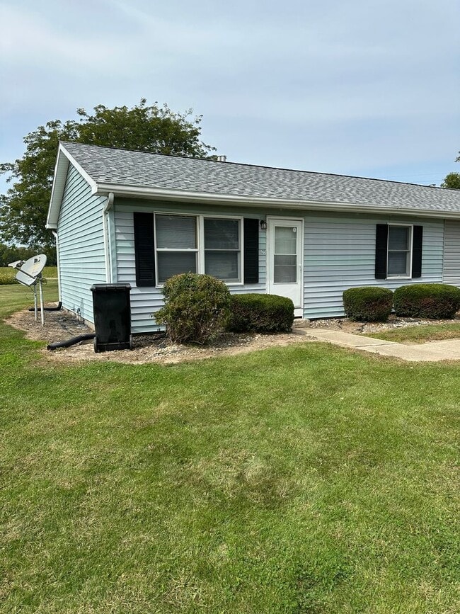 Building Photo - 3975-3985 N Meadow Ridge Dr