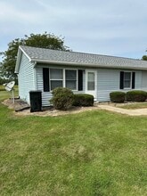 Building Photo - 3975-3985 N Meadow Ridge Dr