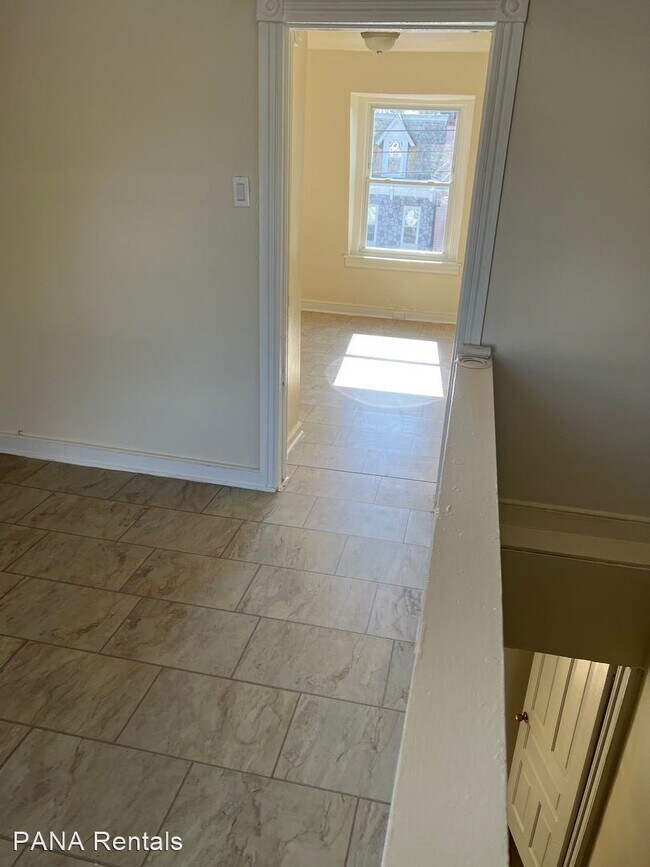 Building Photo - 4 br, 1 bath House - 437 West Greenwich St...