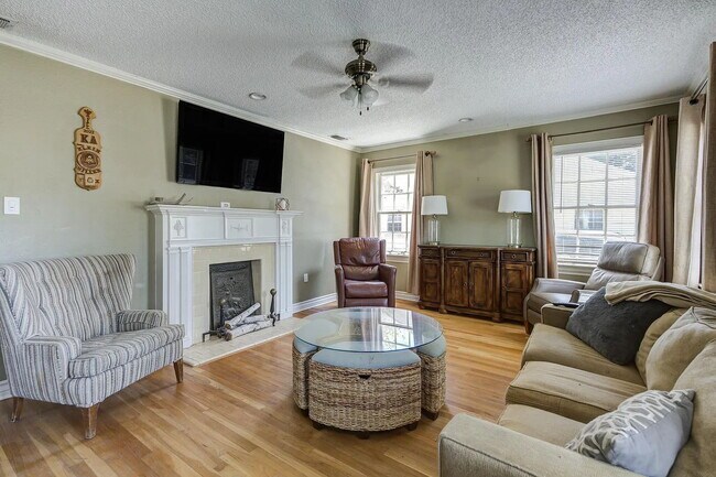 Foto del edificio - Spacious Home with Modern Upgrades Near Te...