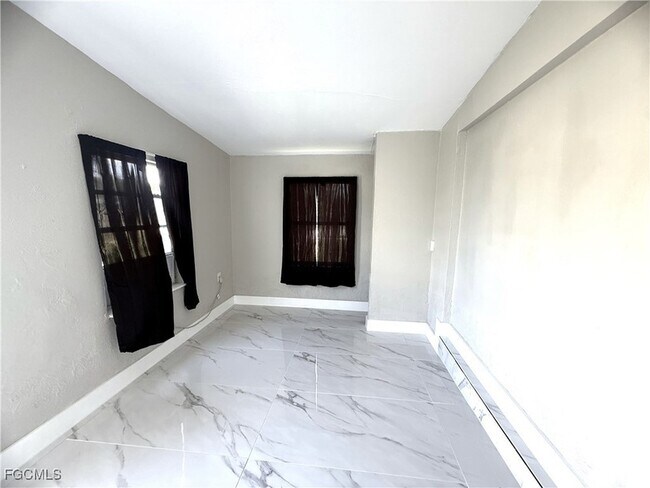 Foto del edificio - 3350 Apache St
