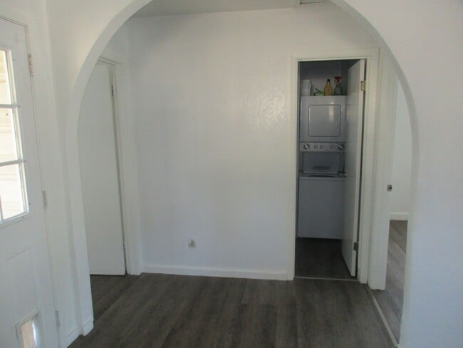 Building Photo - 309 N Race St
