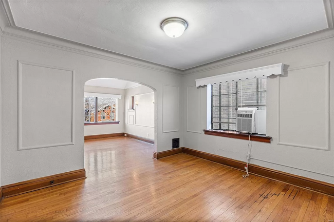 Dining Room - 5016 Tholozan Ave