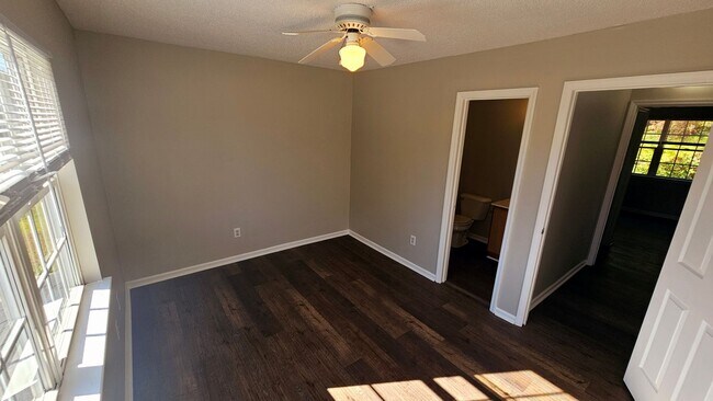 Foto del edificio - 2 BR 2.5 BA in Hunters Creek