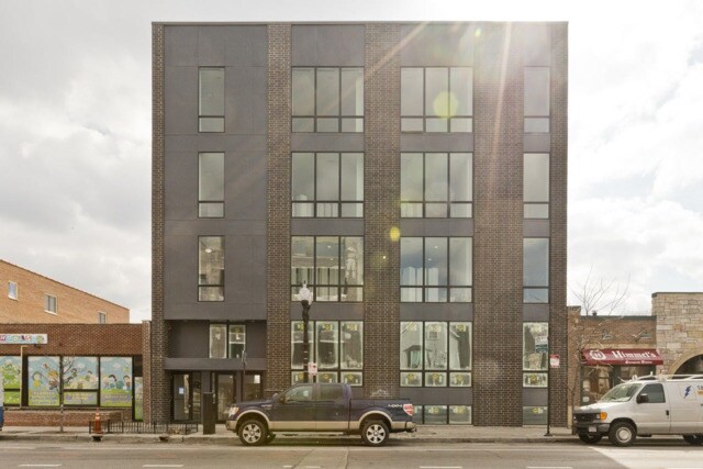 Foto del edificio - 2247 W Lawrence Ave