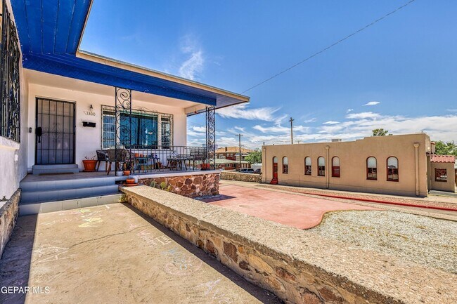Foto del edificio - 1300 Randolph Dr