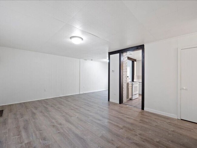 Building Photo - 1319 Mahan Ave