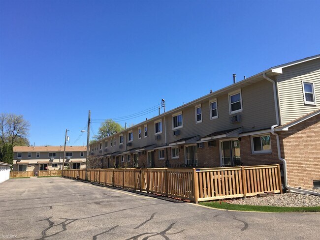 Building Photo - 2 br, 1.5 bath Townhome - Presidential Est...