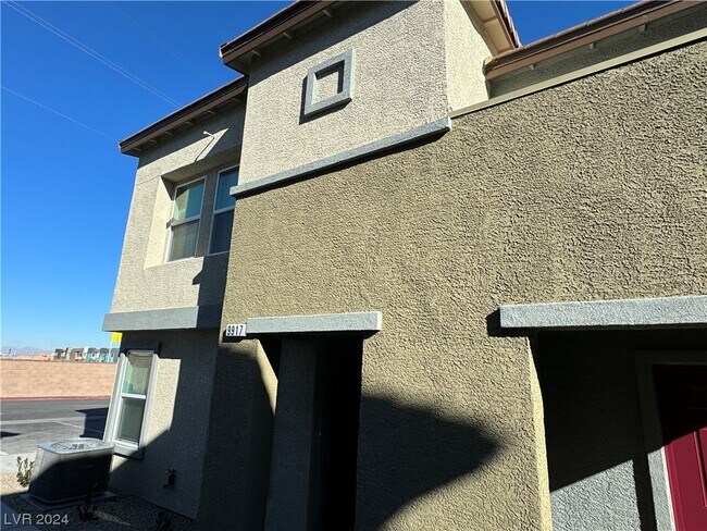 Building Photo - 9917 Marigold Hills St