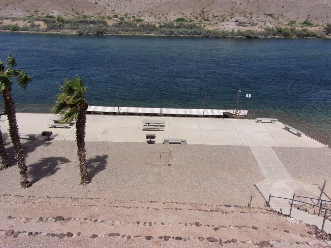 2 BR WATERFRONT Fully Furnished/Utilities Condo for Rent in