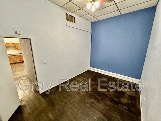 Building Photo - 208 E MAIN, APT #2 (BILLS PAID- not includ...