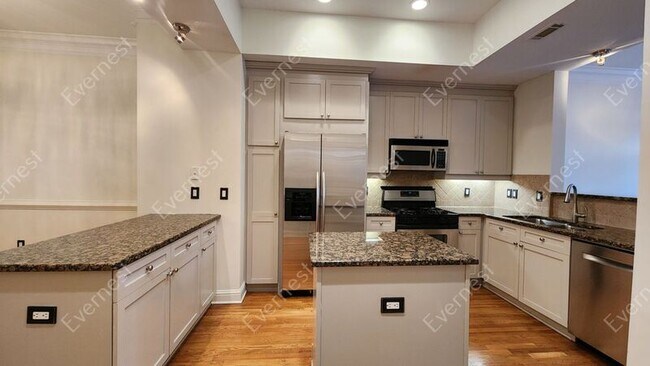 Building Photo - 3275 Buckhead Forest Mews