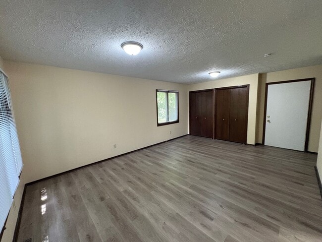 Building Photo - 1103 S Paula Ave