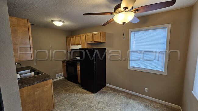 Foto del edificio - 1207 O Ave Pl NE