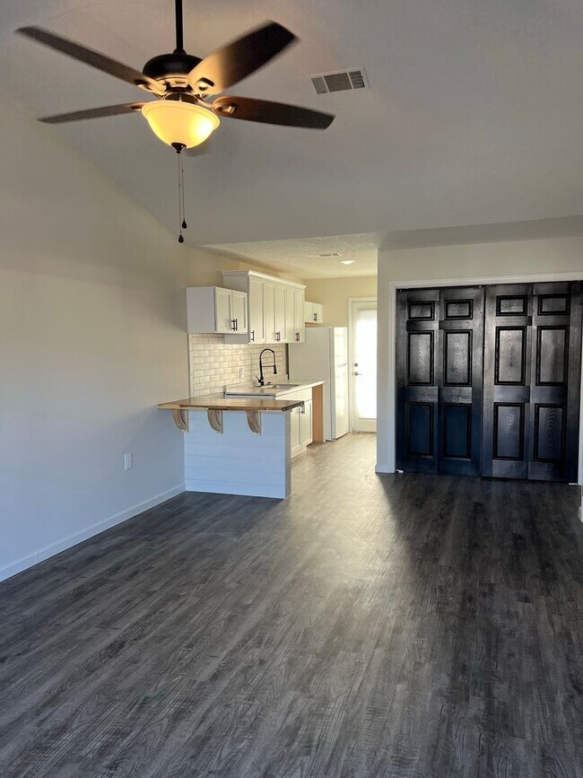 Building Photo - 185 Lanier Dr