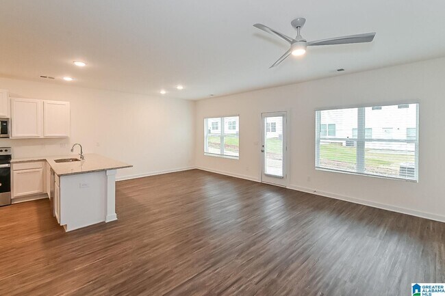 Foto del edificio - 136 The Heights Dr