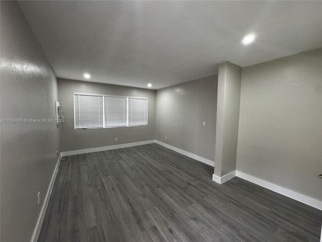 Foto del edificio - 2377 NW 35th St