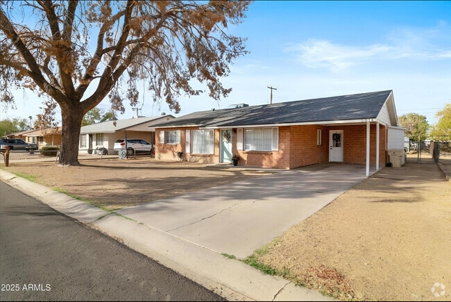 Building Photo - 5014 W Gardenia Ave