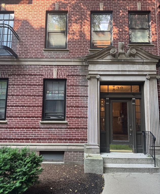 Building Photo - 38 Linnaean St