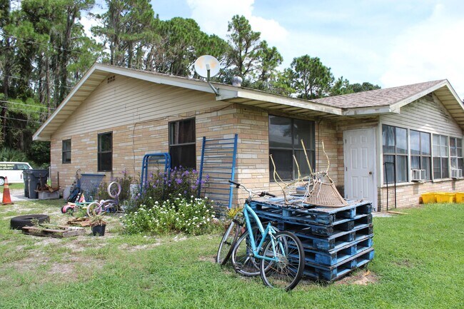 Foto del edificio - 709 Mosley Rd