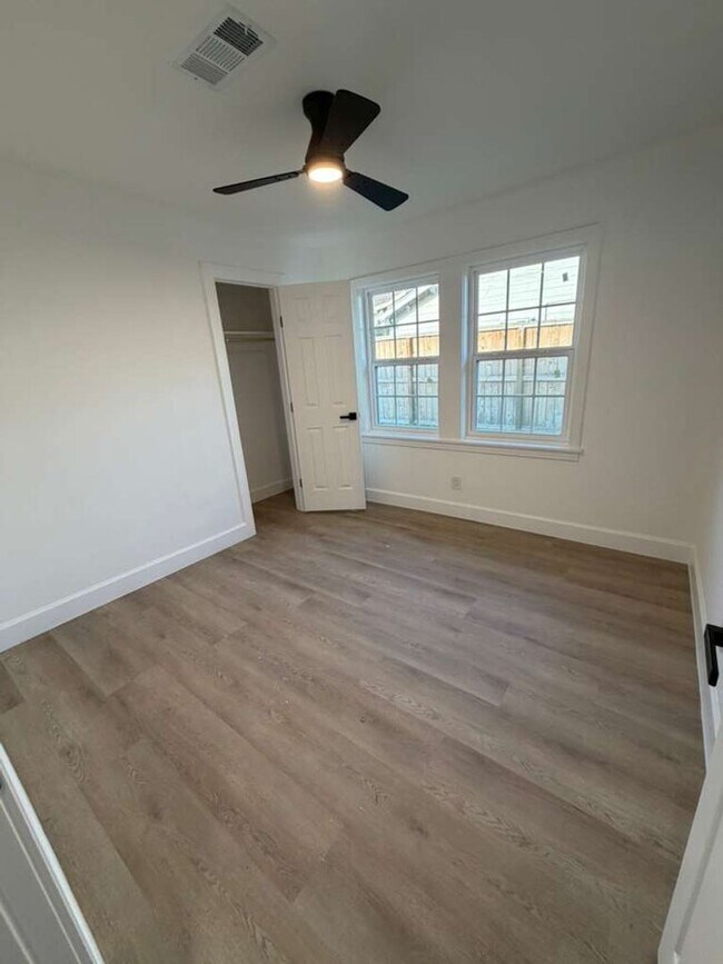 Building Photo - BEAUTIFUL HOME IN HOUSTON. MOVE IN READY!.