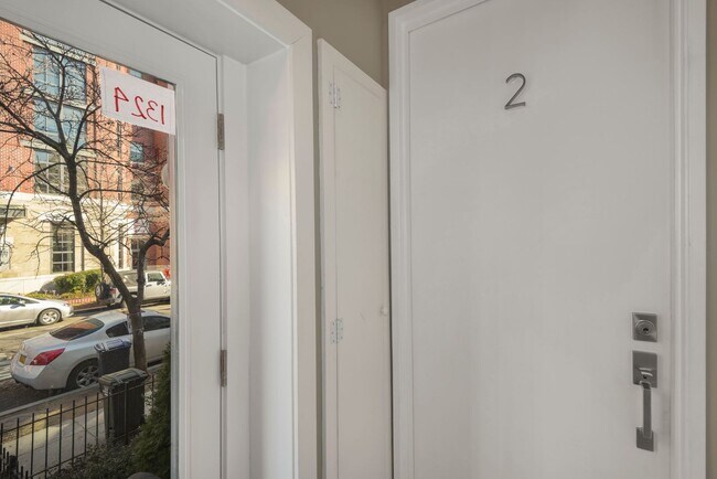 Foto del edificio - Recently Renovated //2 bed 2 bath home wit...