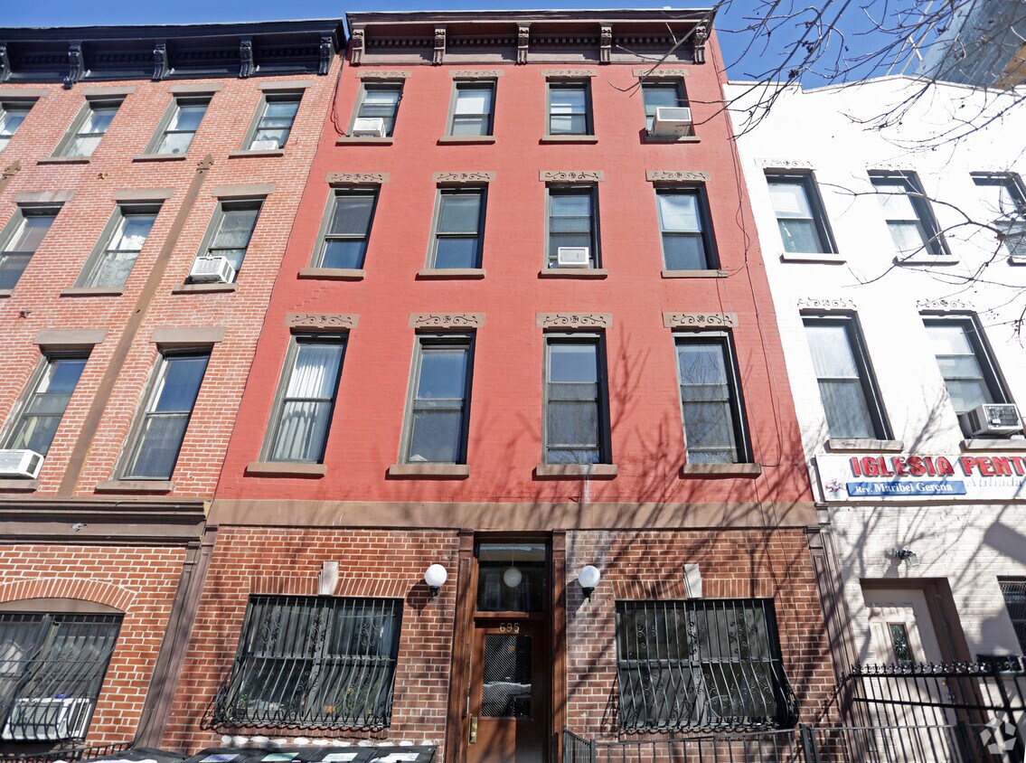 Building Photo - 695 Union St