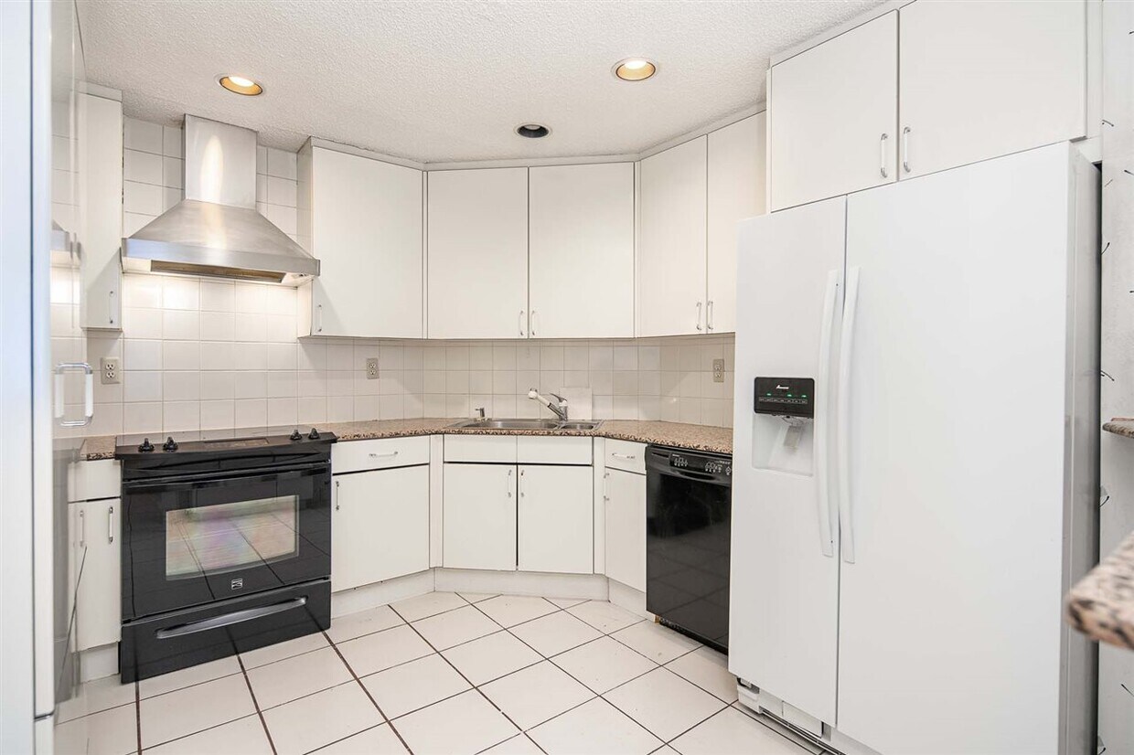 108 Harmon Cove Tower, Secaucus, NJ 07094 House Rental in Secaucus