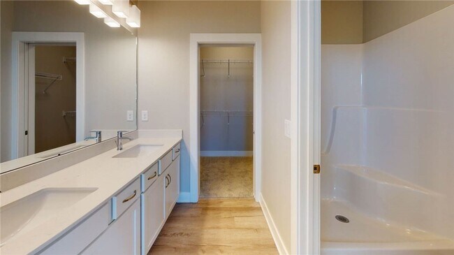 Building Photo - Beautiful 4 Bed Ranch Home w/ fully finish...