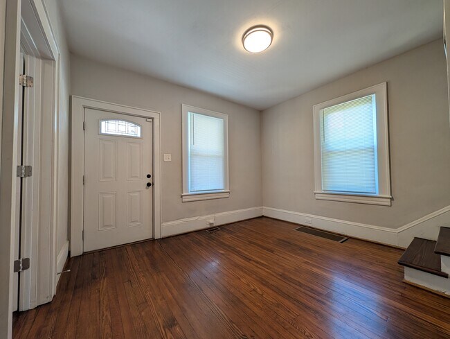 Foto del edificio - 931 McDowell Ave NW