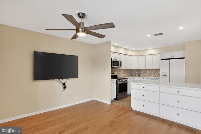 Foto del edificio - 215 Haddonfield Cmns