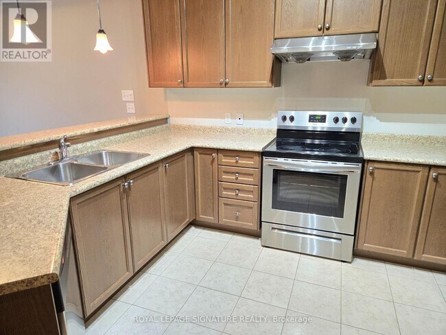 Building Photo - 651 Farmstead Dr