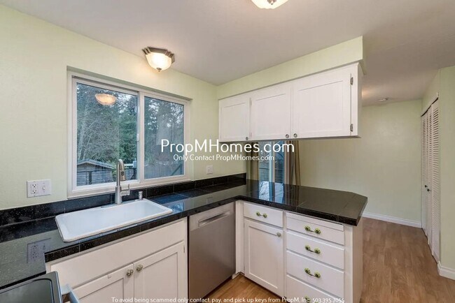 Foto del edificio - Charming Three Bedroom Home in SW Portland!