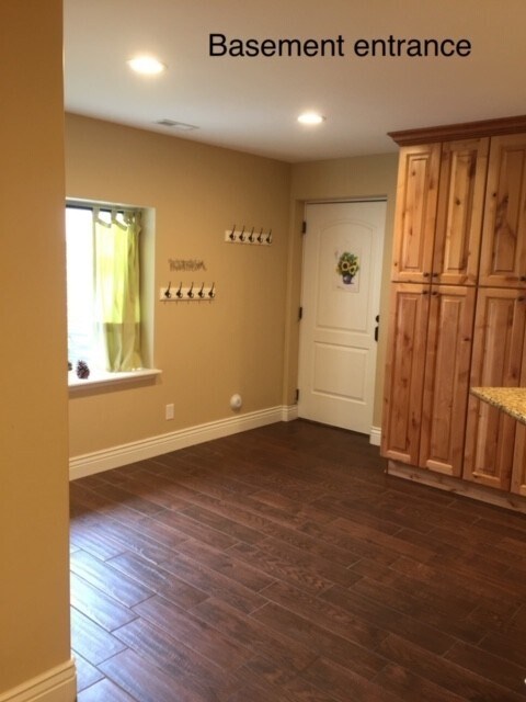 Building Photo - 11061 Lucas Ln
