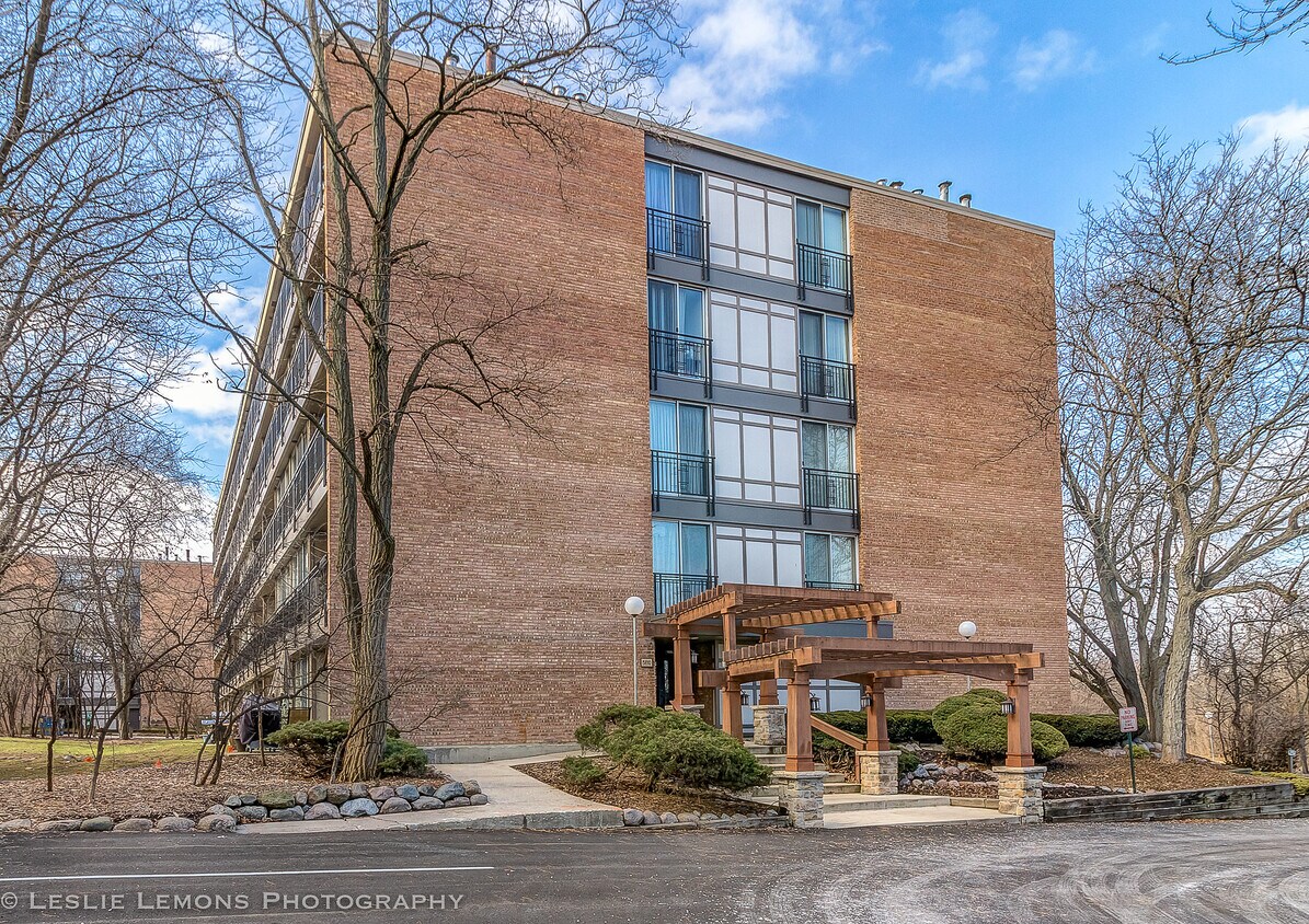 Primary Photo - 5810 Oakwood Dr