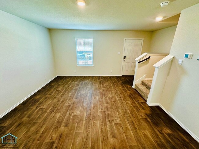 Foto del edificio - Spacious 4 Bed, 2.5 Bath Two-Story Home, 1...