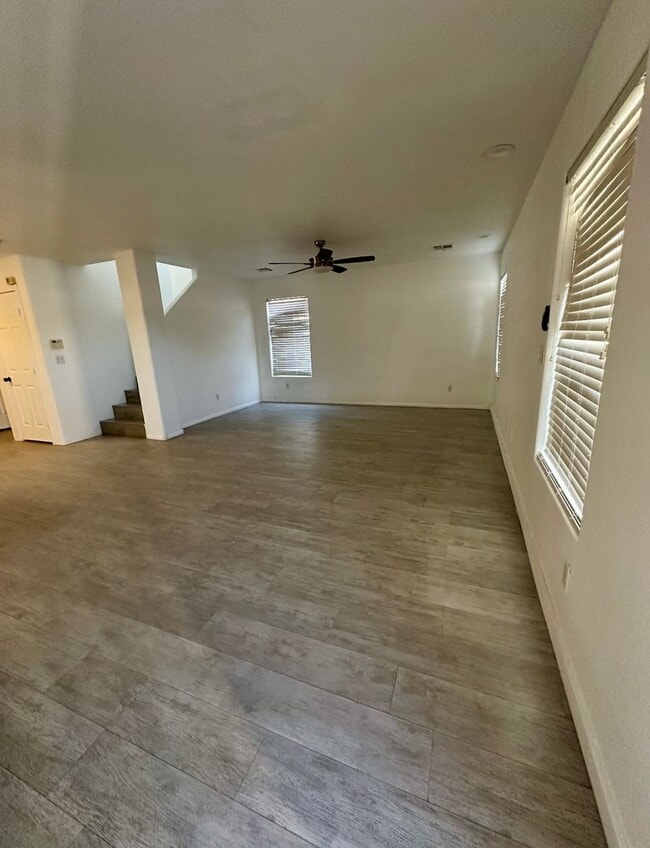 Building Photo - Must See 4 Bedroom Home!