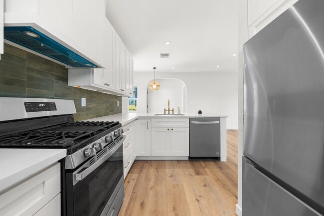 Foto del edificio - 7418 Romaine St