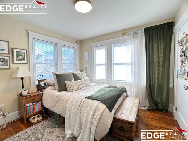 Foto del edificio - 45 Hunnewell Ave