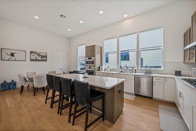 Foto del edificio - 6228 Toscana Ave