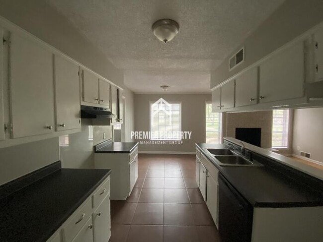Building Photo - 1715 Santa Clara - Available Now!